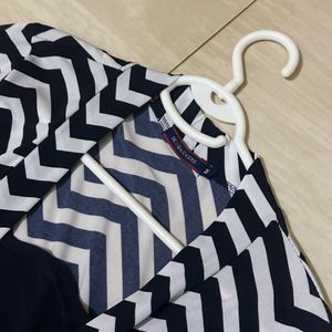 Stylish Blue White zig zag strip pattern Dress 👗