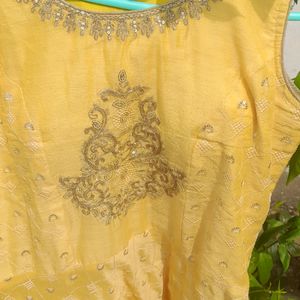 Gown, Sleeveless SuitSpecial For Ganesh Chaturthi