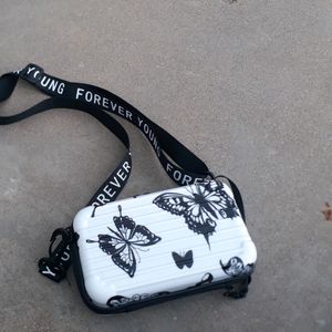 White And Black Butterfly Print Slingbag 👜