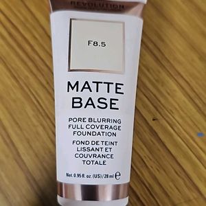 Makeup Revolution Foundation F8.5