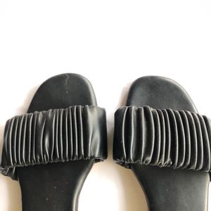 Black Flipflops (Women’s)