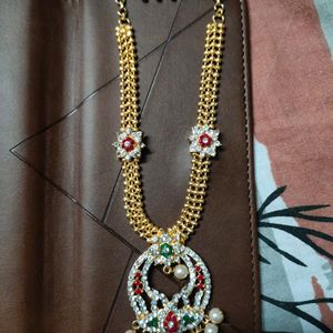 Selling Beautiful Necklace And Hand Jewellery