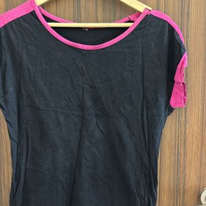 Black Round Neck T-shirt With Pink Border