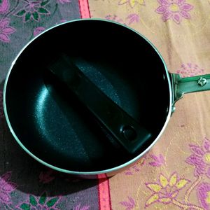 NIRLON Classic Range Non Stick Medium Saucepan