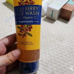 (Sealed) St Botanica Face Wash