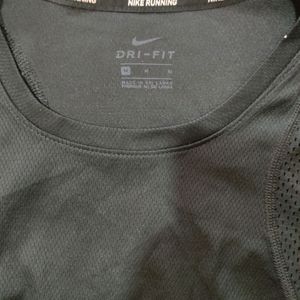 Nike Dry Fit T-shirt In Size M