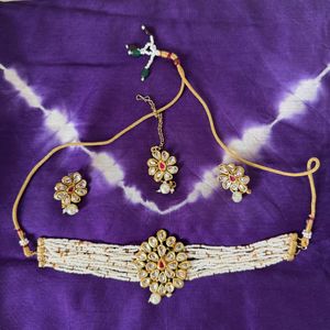 Choker With Bindi