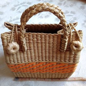 Eco-friendly Straw Handbag 👜