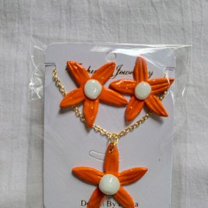 Price Drop❗😍 Orange Cute Flower Set ✨🦋