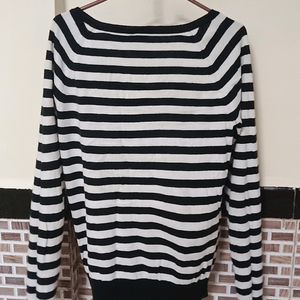 Black And White V-neck Full Sleeves Sweater