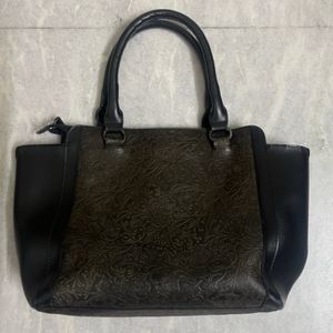 thia black leather handbag