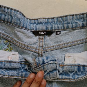 Comfy Denim Shorts Size 30