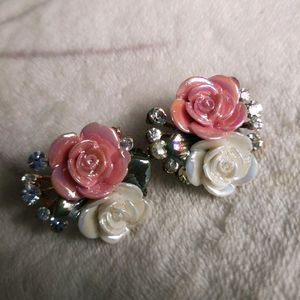 ❗ PRICE DROP ❗ Beautiful Rose Earrings