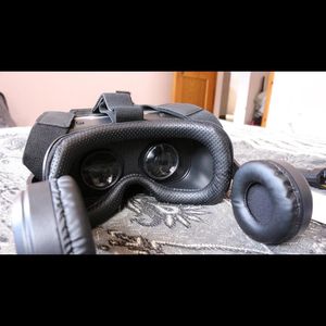 Irusu Play VR Headset with Adjustable headphones,t