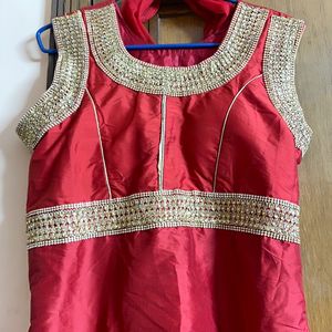 Padded Red Ethnic Gown & Duppata With Lace Detail