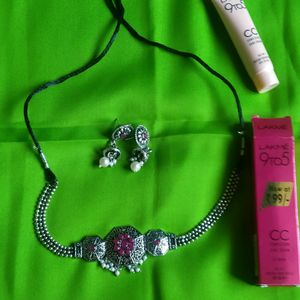 Necklace Set And Lakme9 To 5