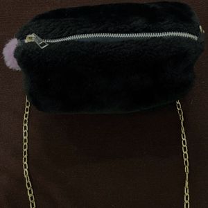 BLACK FUR SLING BAG