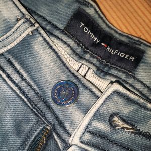 TOMMY HILFIGER JEANS