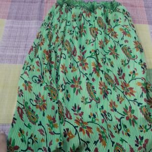 Knee Lenght Green Floral Skirt⚘️