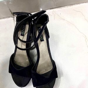 Trove Black Heelss