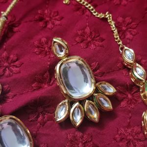 Sleek Kundan Choker Set