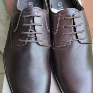 Size 7 Leather Shoe