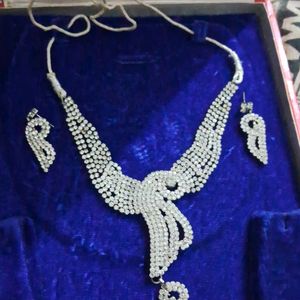 2 Beautiful Necklace Rearly Used Elegant Pieces