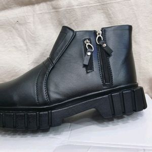 🆕️🔥Festive Sale- Black Boots With Box