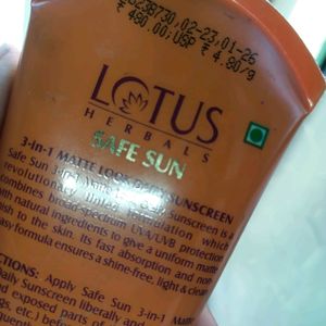 LOTUS HERBALS (SAFE SUN) MATTE SUNSCREEN