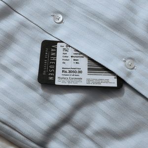 Van Heusen Formal Shirt In Size 44