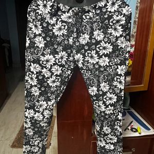 Black Floral Jeggings Stretchable Size 32