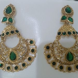 green earrings