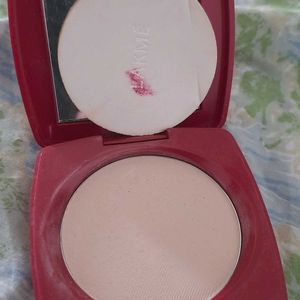 Lakme Compact Powder-natural Coral Shade