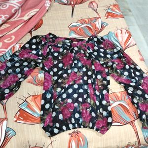 Like New Condition Flowered Printing Top 💐