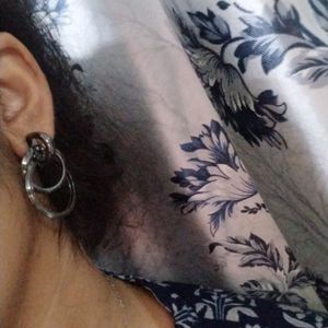 Metal Black Interconnected Earrings