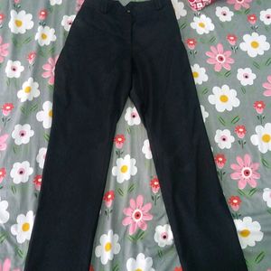 A Beautiful KOREAN TYPE PANT FOR WOMENS