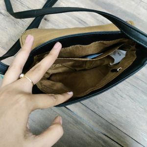 CAPRESE SLING BAG