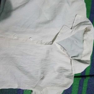 A Crop White Shirt