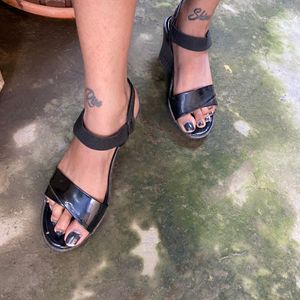 Black Heel #sandal #heels #sandals #