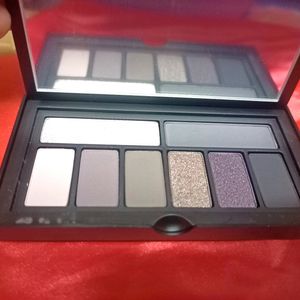 Smashbox 8 Shade Colorshot Eyeshadow Pallete Punke