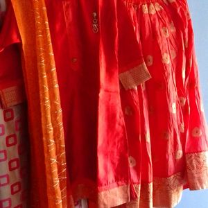 Women Kurta , Skirt And Dupatta Set