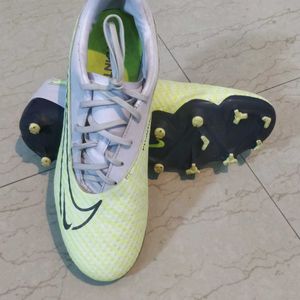 Nike Phantom Football Shoes UK 6.5(EU 40/25 cm)