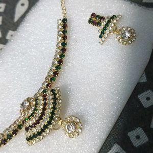 2 sets of beautiful jewellery