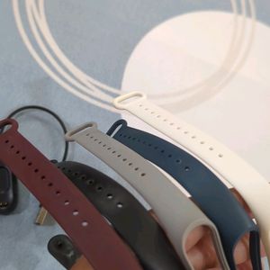 Mi Band 4 Charger And Straps(5)