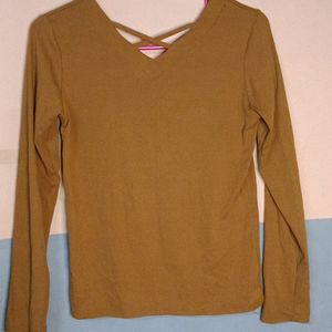 V-shaped Long-sleeve Shirt .