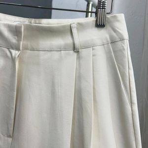 Pleated wide legged high waisted trousers