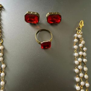 Choker set With Earings And Ring.