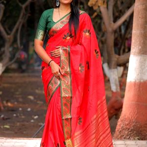 Red Paithani Saree With Flowered Design