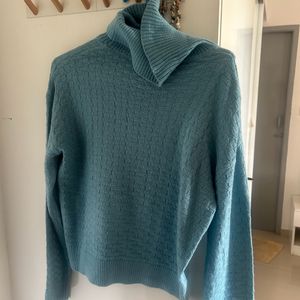 Knitted TurtleNeck Sweatshirt