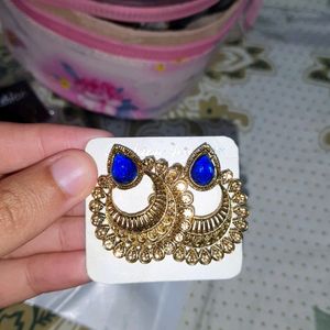 [New] Traditional Gold And Crystal Earring